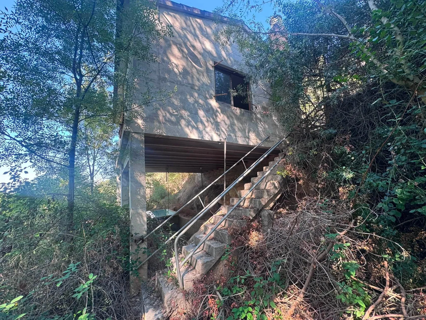 Renovatieproject met zwembad en boomgaard bij rivier – Calaceite